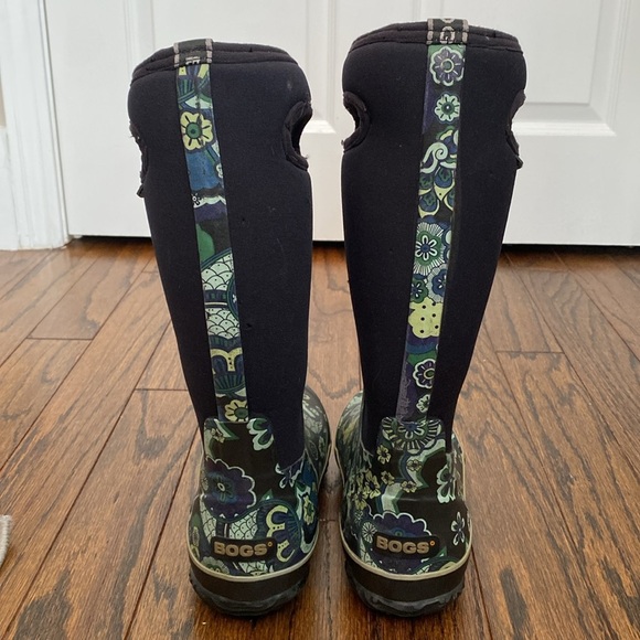 Bogs Women's Winter Rain Boots - Black and Green Floral - Picture 9 of 10